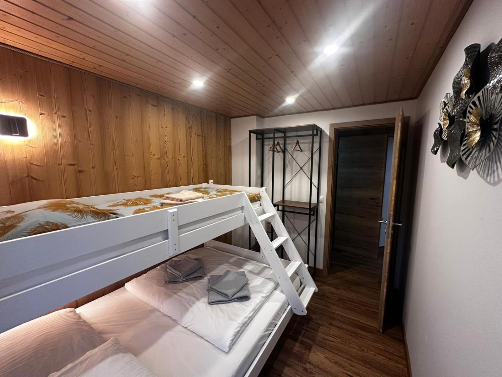 Les Chalets Bambi & Jacuzzi Privatif La Bresse Oda fotoğraf